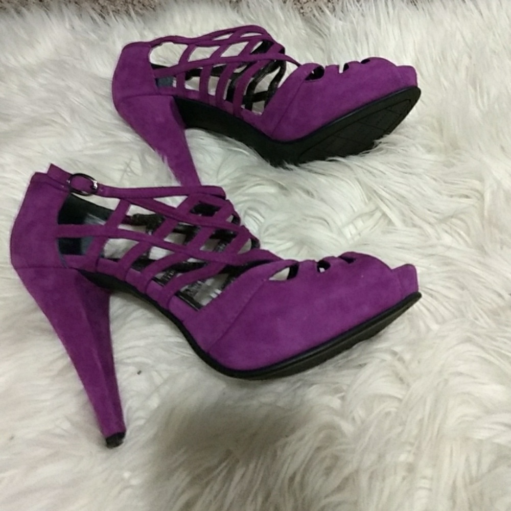 Shoes - Picture 3 of 8